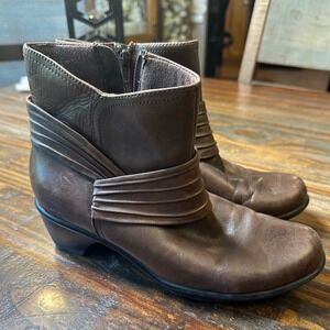 Brown Leather Pleated Strap Ankle Boots Low Block Heel Side Zip Size 8.5M